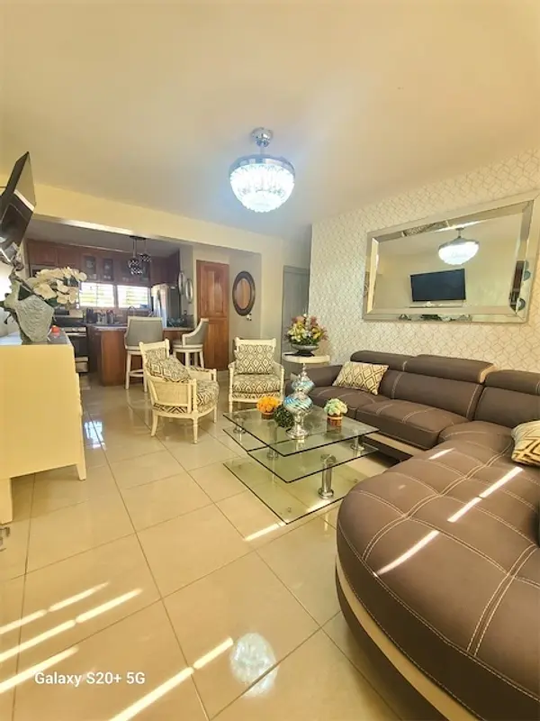 apartamentos - Segundo nivel de venta en Los Jardines metropolitanos 3