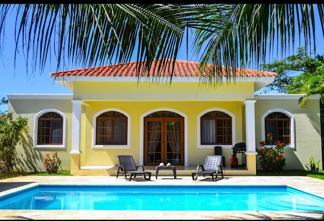 casas vacacionales y villas - Dos Casas Al Mejor Precio En Sosua. 300 M Hasta La Playa