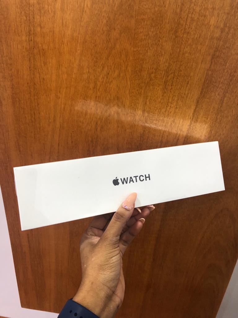 celulares y tabletas - Apple Watch SE de 44mm Sellado  0
