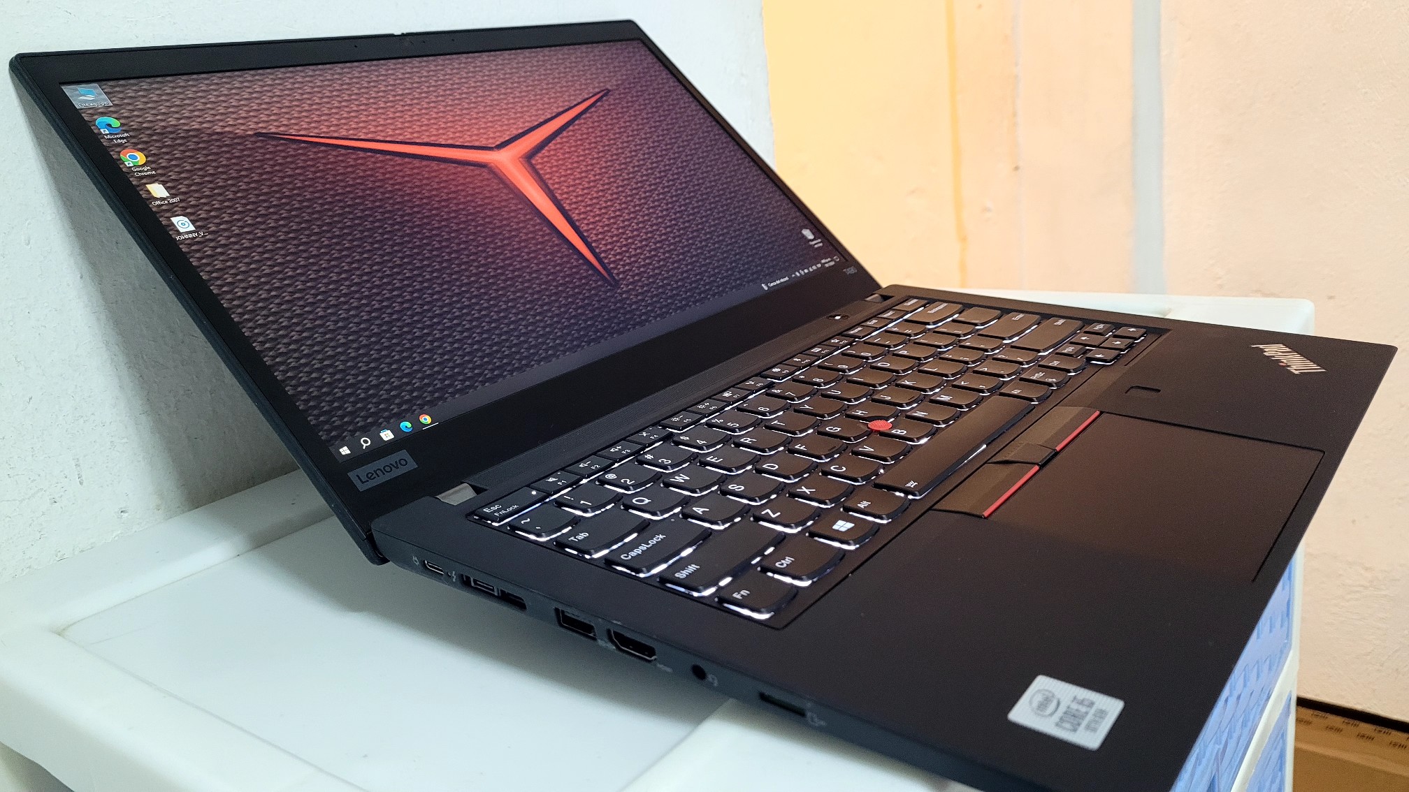 computadoras y laptops - Lenovo T490 14 Pulg Core i5 10th Gen Ram 16gb ddr4 Video 8gb Full ips 1