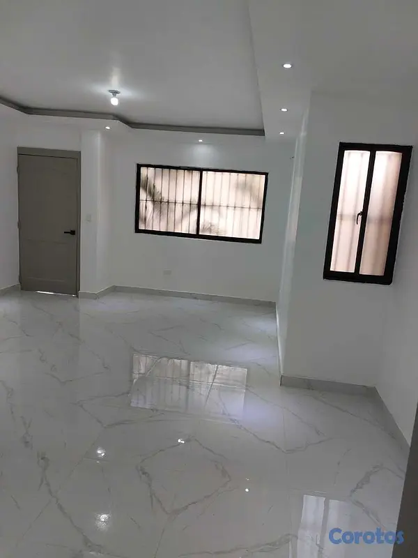 apartamentos - Tercer nivel remodelado, Urb. Tropical 2