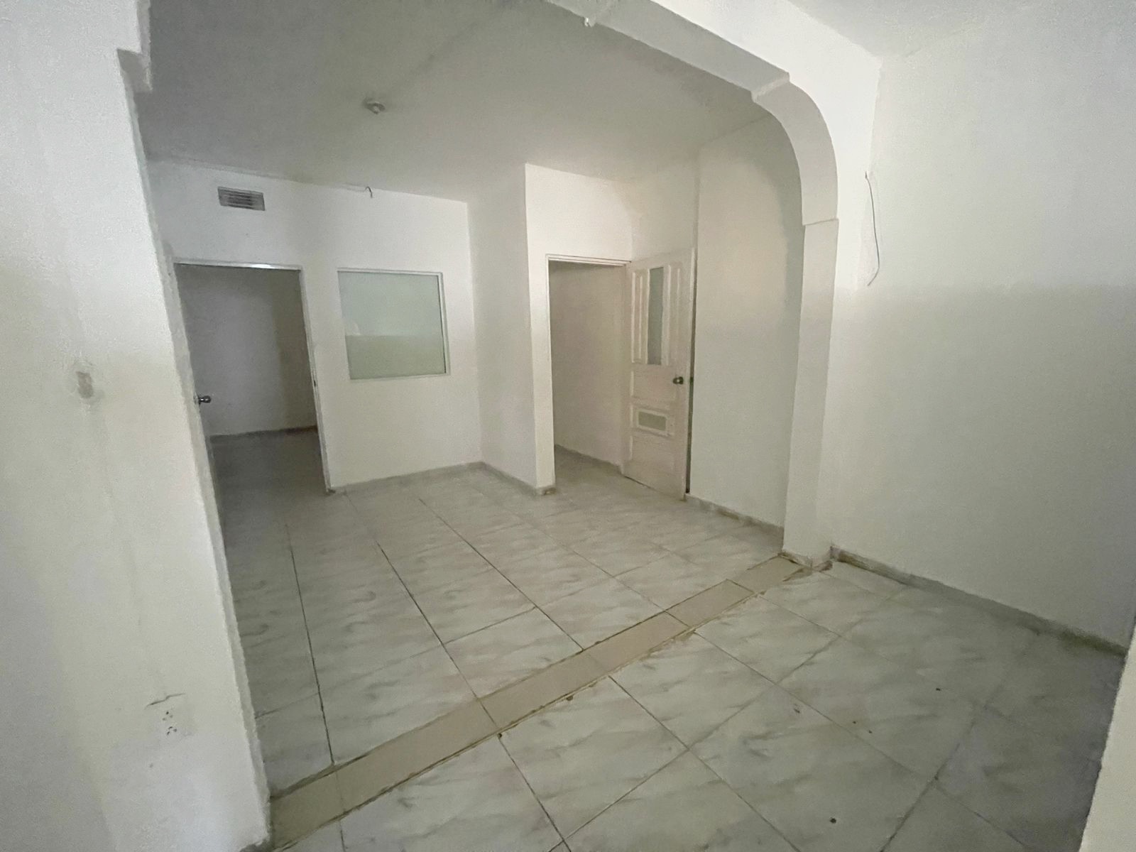 oficinas y locales comerciales - Local céntrico y comercial  3