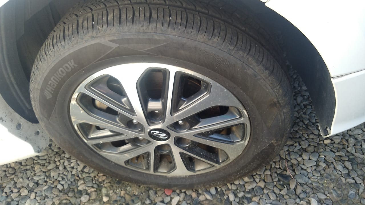 jeepetas y camionetas - HYUNDAI GRAND STAREX 2020 BLANCA 4