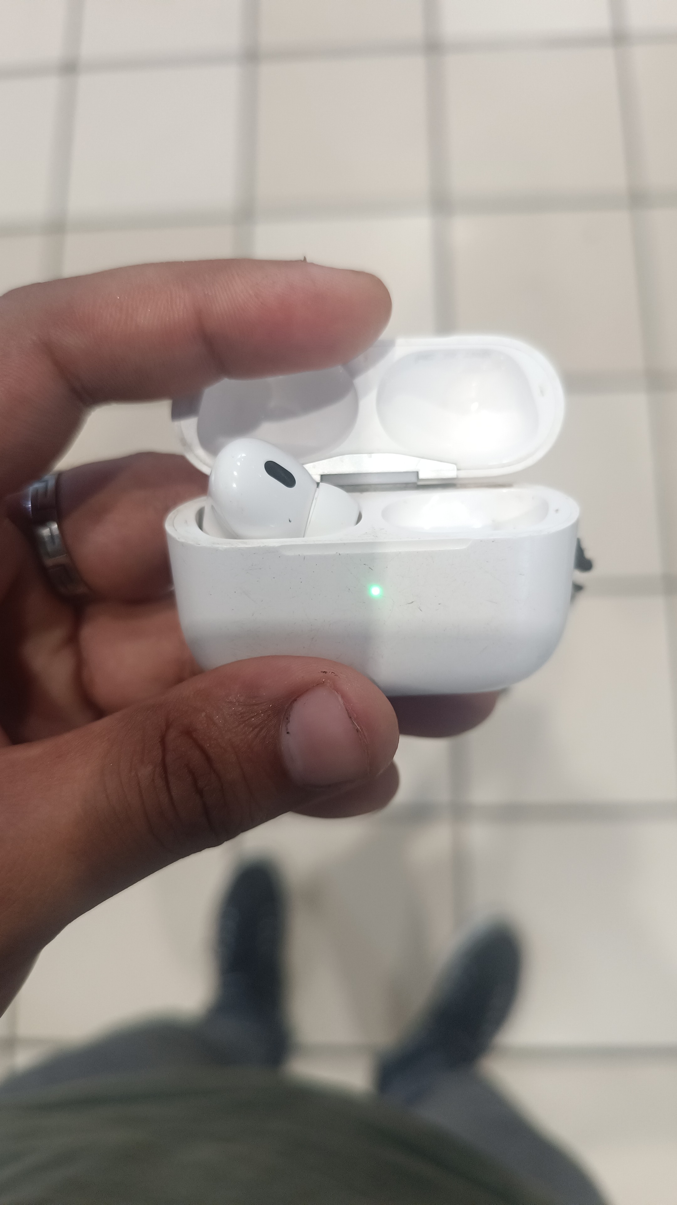 otros electronicos - Vendo estuche o cajita de airpods 0