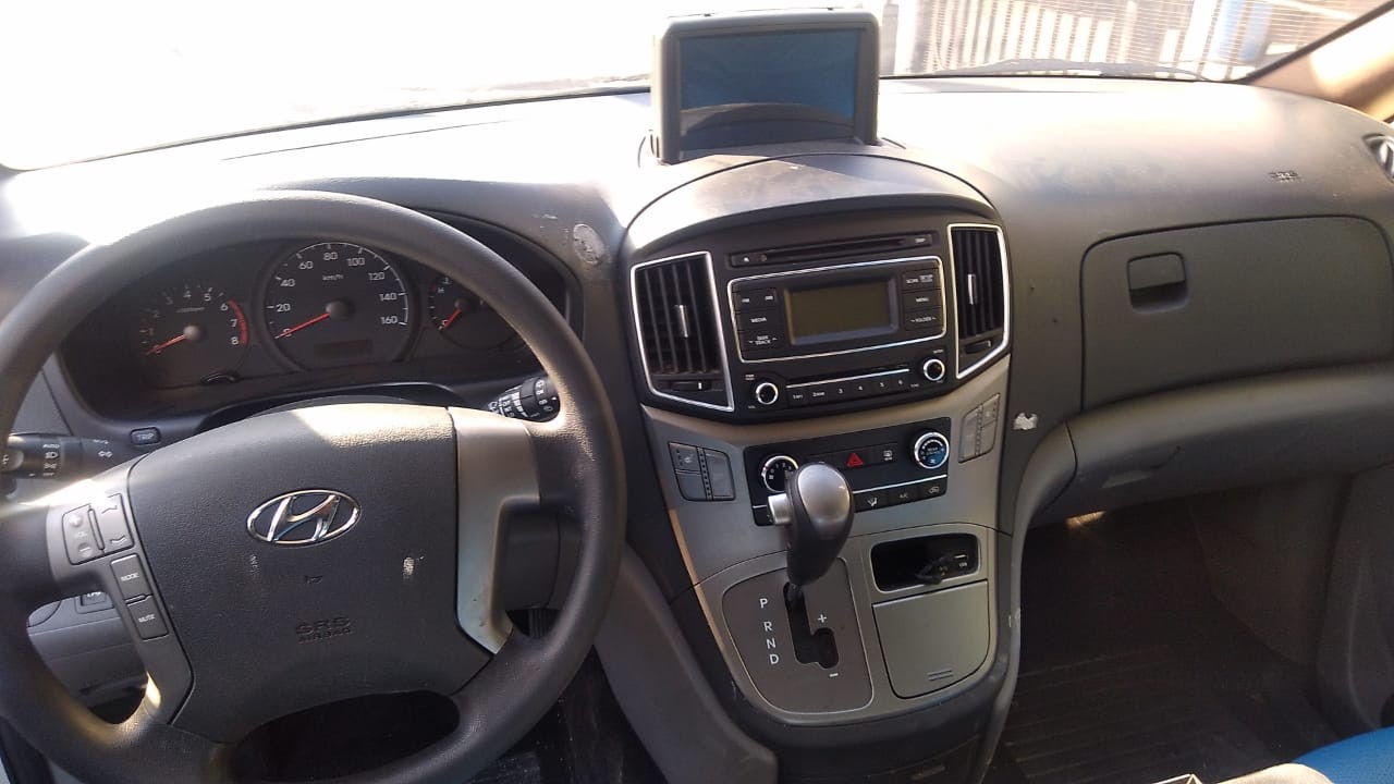 jeepetas y camionetas - HYUNDAI GRAND STAREX 2020 NEGRA 2