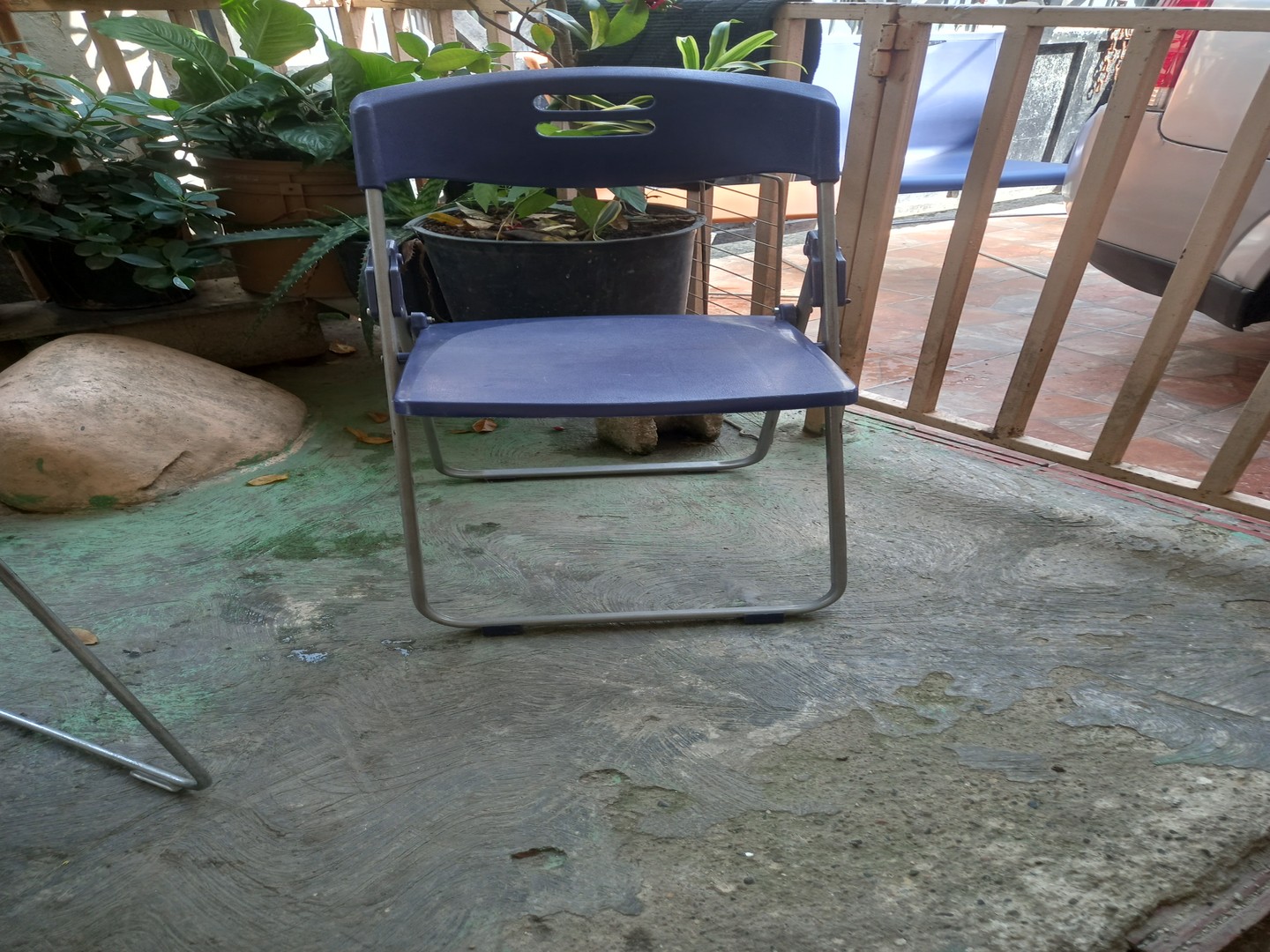 muebles y colchones - Juego de sillas plasticas con su mesa de tope de malmor 