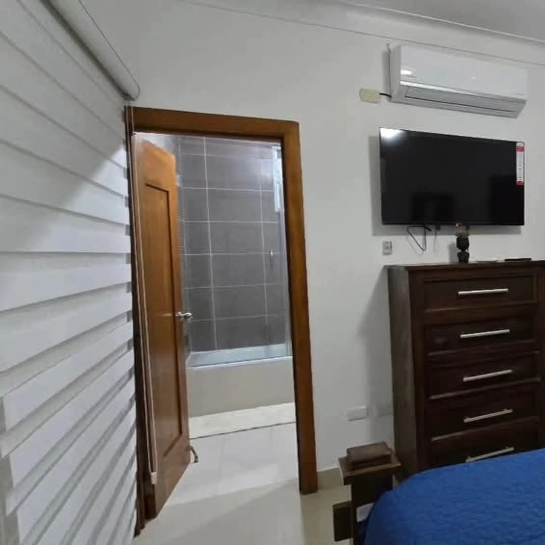 apartamentos - rento estudio amueblado la española atrás del banco Central  1