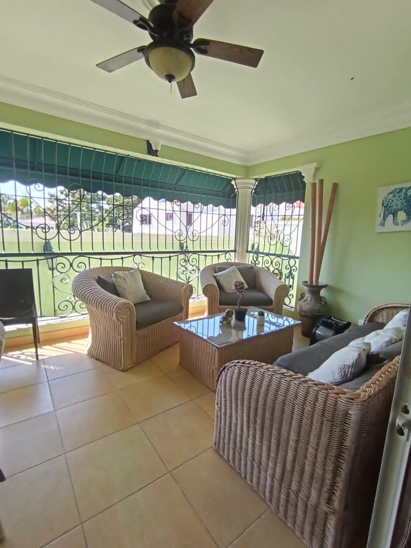 casas - Se vende de oportunidad Casa de dos niveles Cerros de Arroyo Hondo 
USD$425,000 4