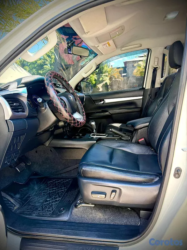 jeepetas y camionetas - Hilux 2020 5