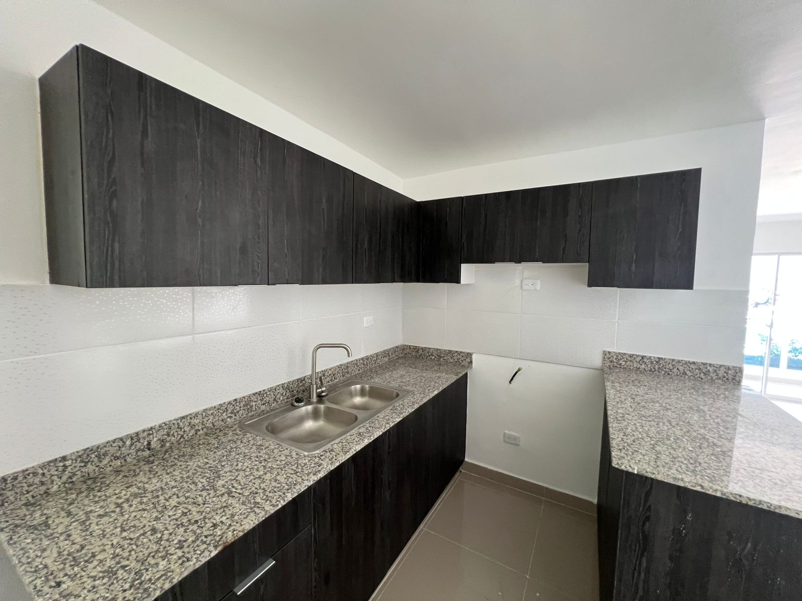 apartamentos - Se alquila apartamento nuevo en la charles de gaulle prox. Al Ney Arias Lora 1