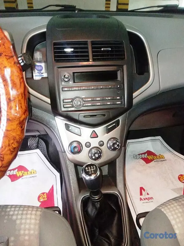 carros - Chevrolet Sonic LS Hatchback 2015 (Mecánico) 6