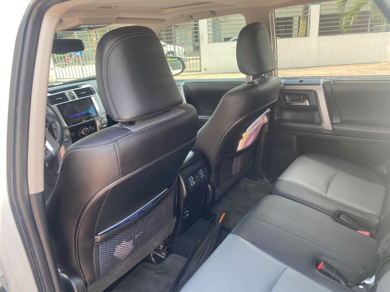 jeepetas y camionetas - Toyota 4runner sr5 Premium 2018 6