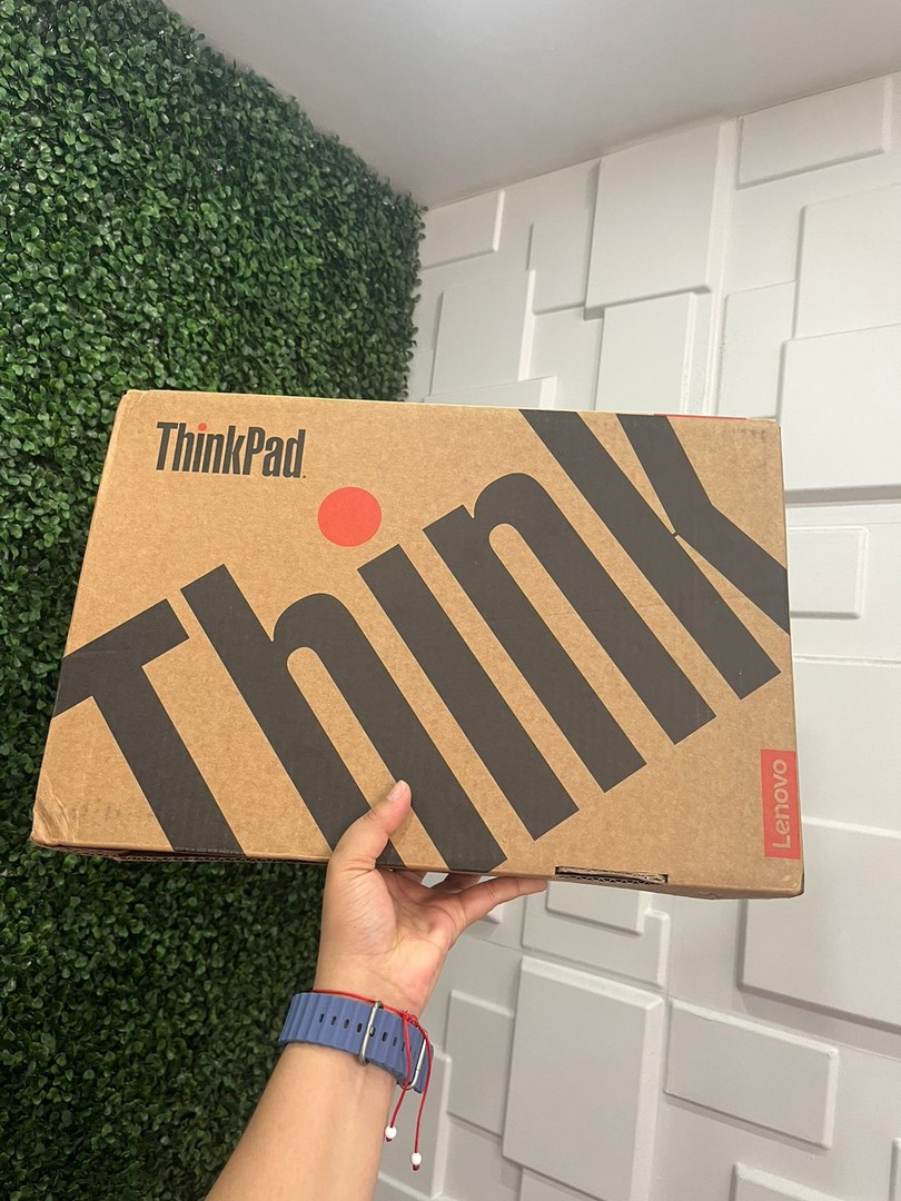 computadoras y laptops - LENOVO THINKPAD 14-INCH TOUCH SCREEN 512GB SSD / 16GB RAM INTEL IRIS XE GRAPHICS 0