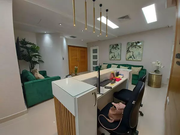 oficinas y locales comerciales - Alquilo Consultorio medico en la esperilla 6