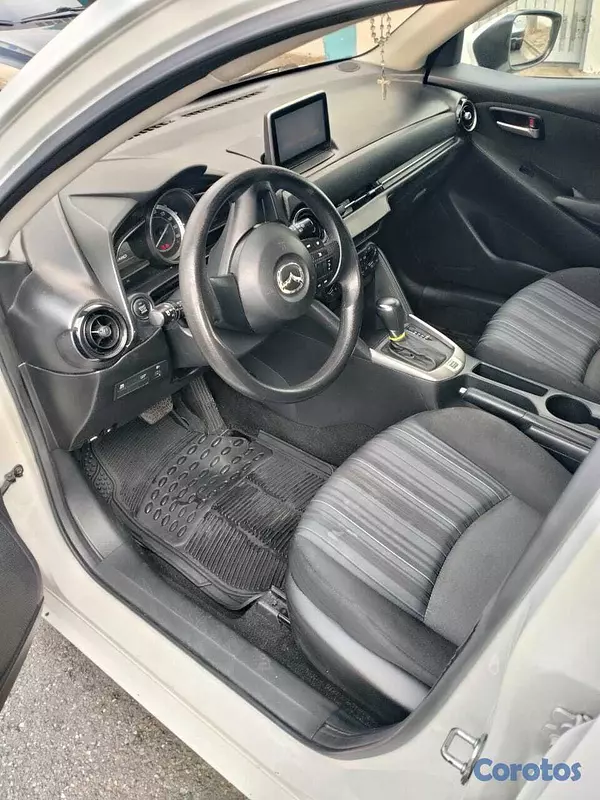carros - Mazda Demio Blanco 2016 Negociable  3