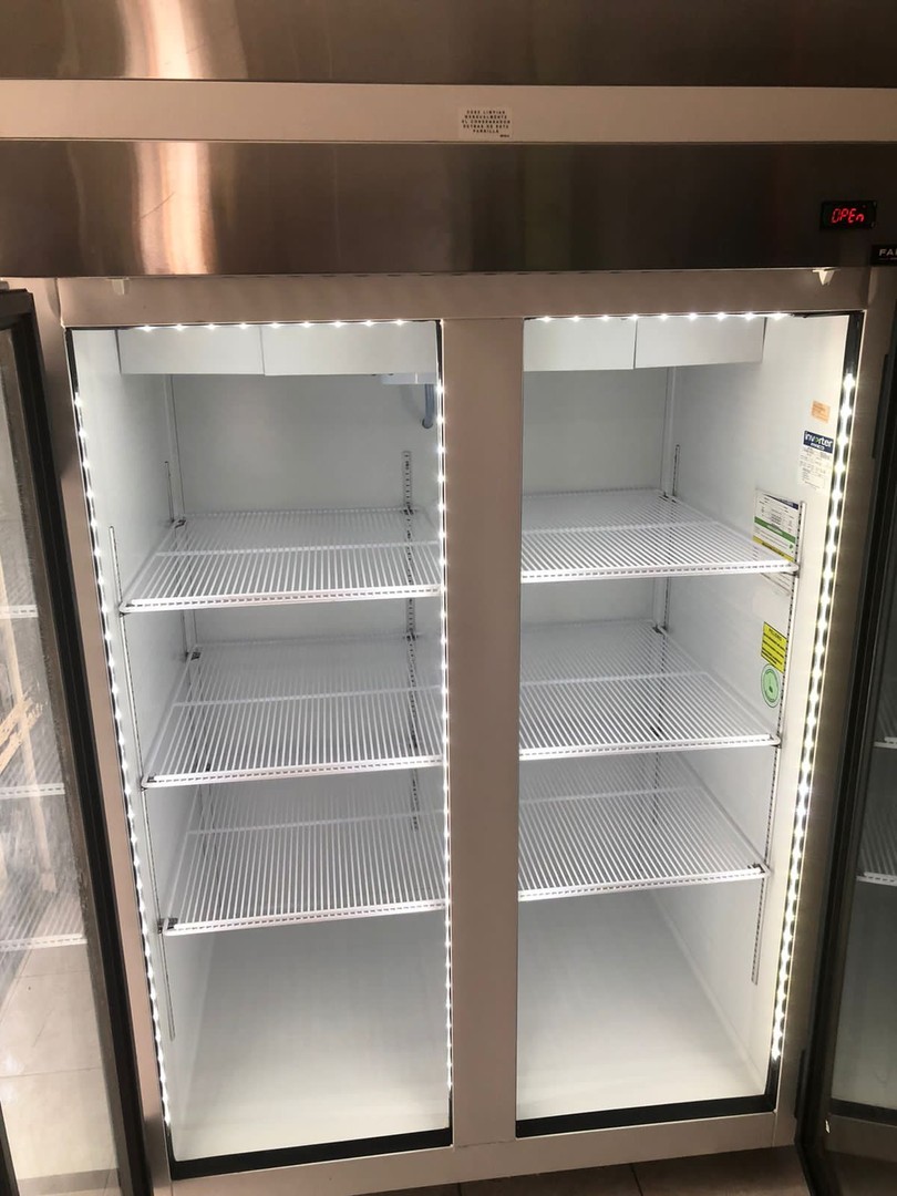 equipos profesionales - Refrigeradores Farco exhibidores 2 puertas renovados 5