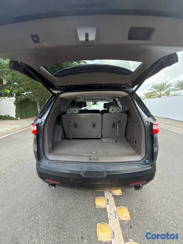 jeepetas y camionetas - Chevrolet Traverse  LT Cómo nueva  4