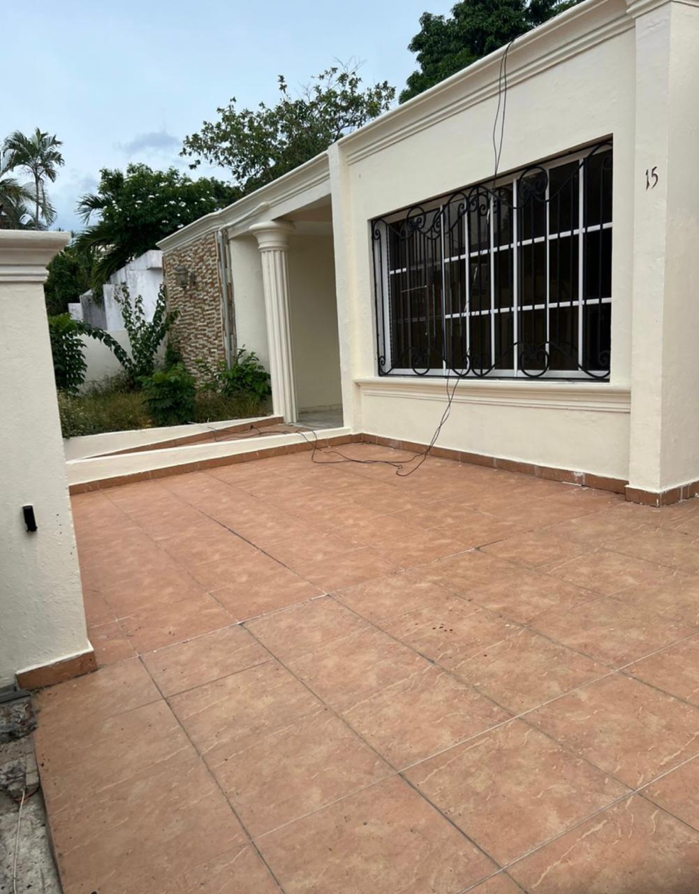 casas - CASA EN VENTA EN VILLA OLGA, SANTIAGO. 3