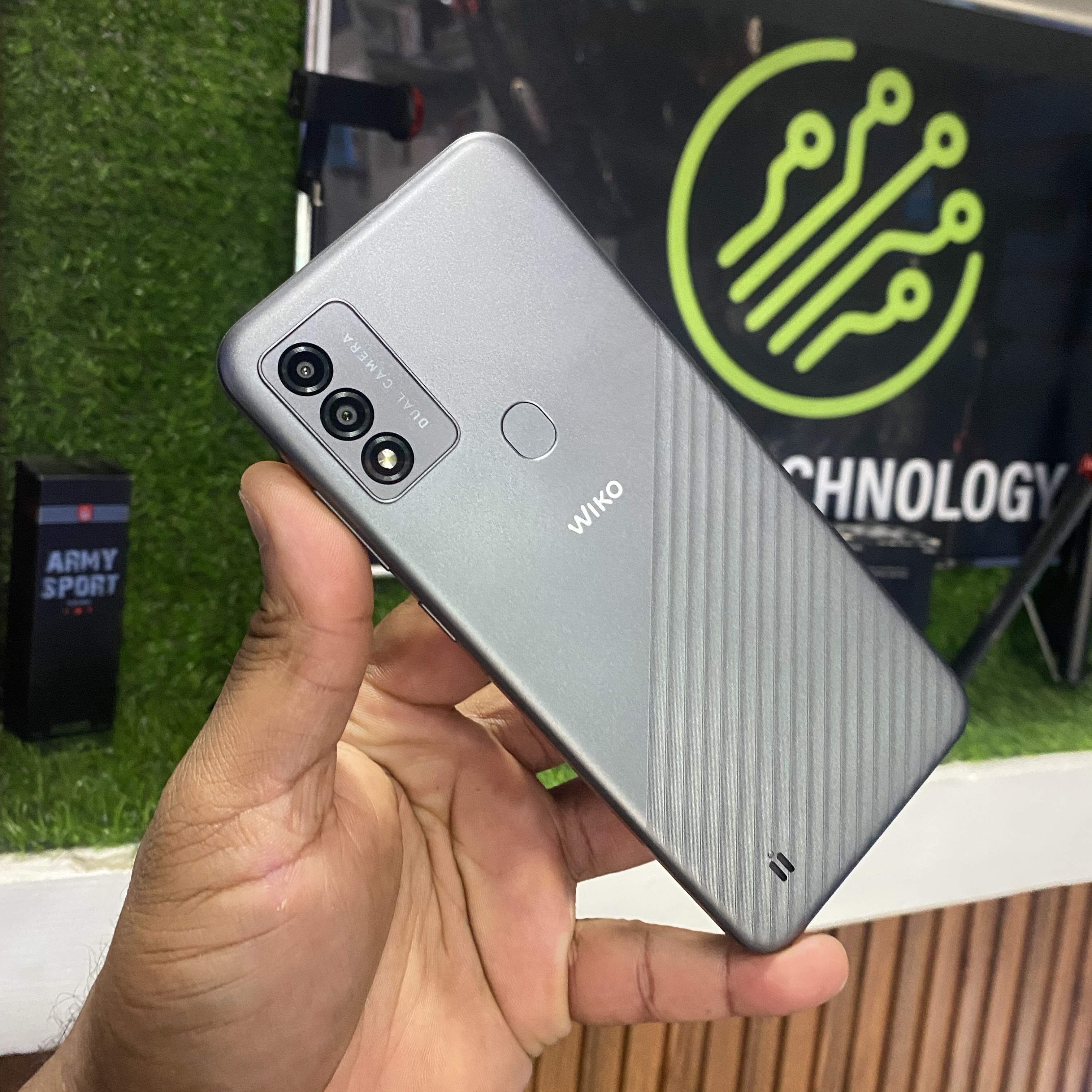 celulares y tabletas -  Wiko Voix U616AT  Unlocked   32GB  1