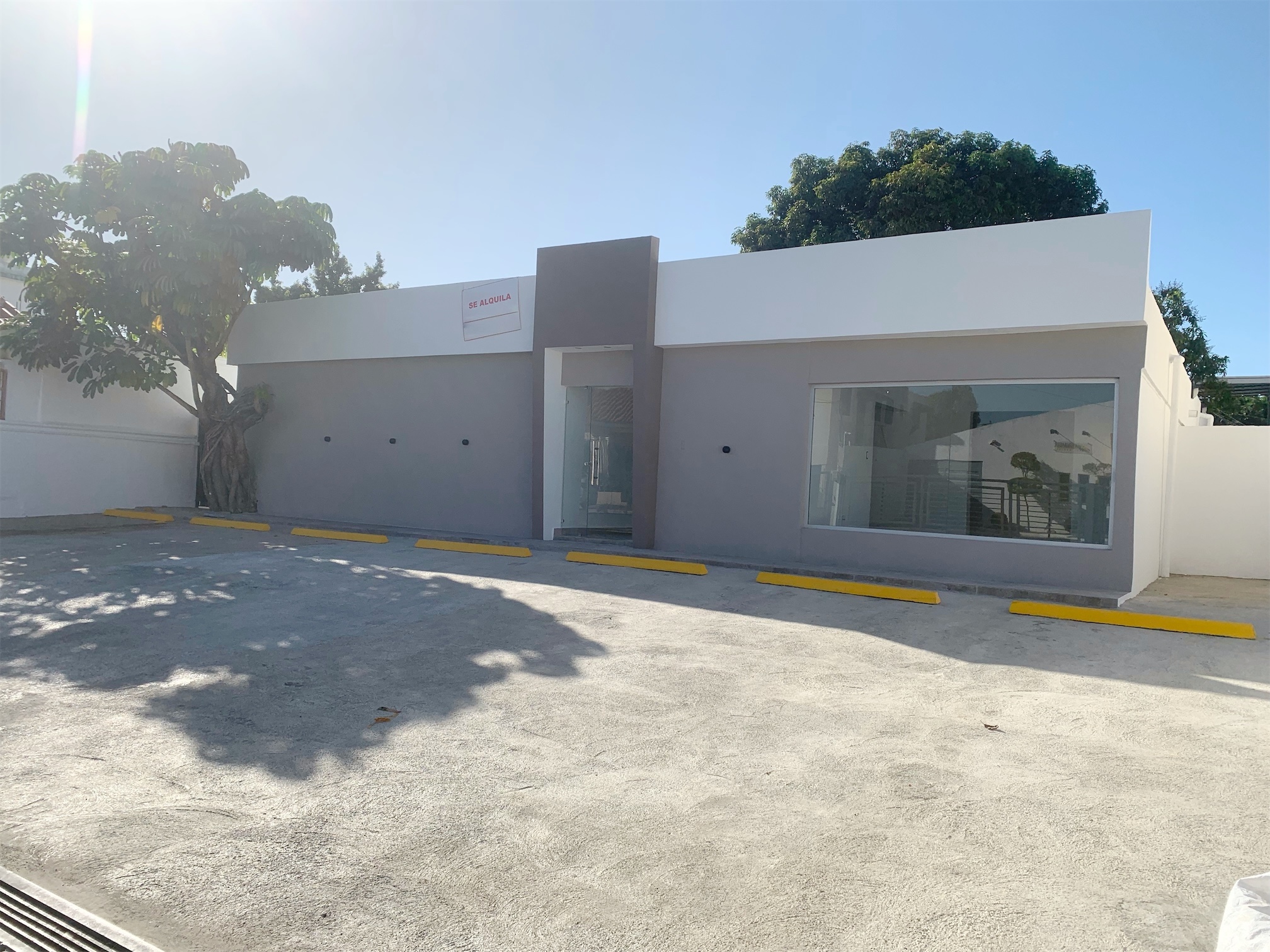 oficinas y locales comerciales - Local con frente corporativo millon 1