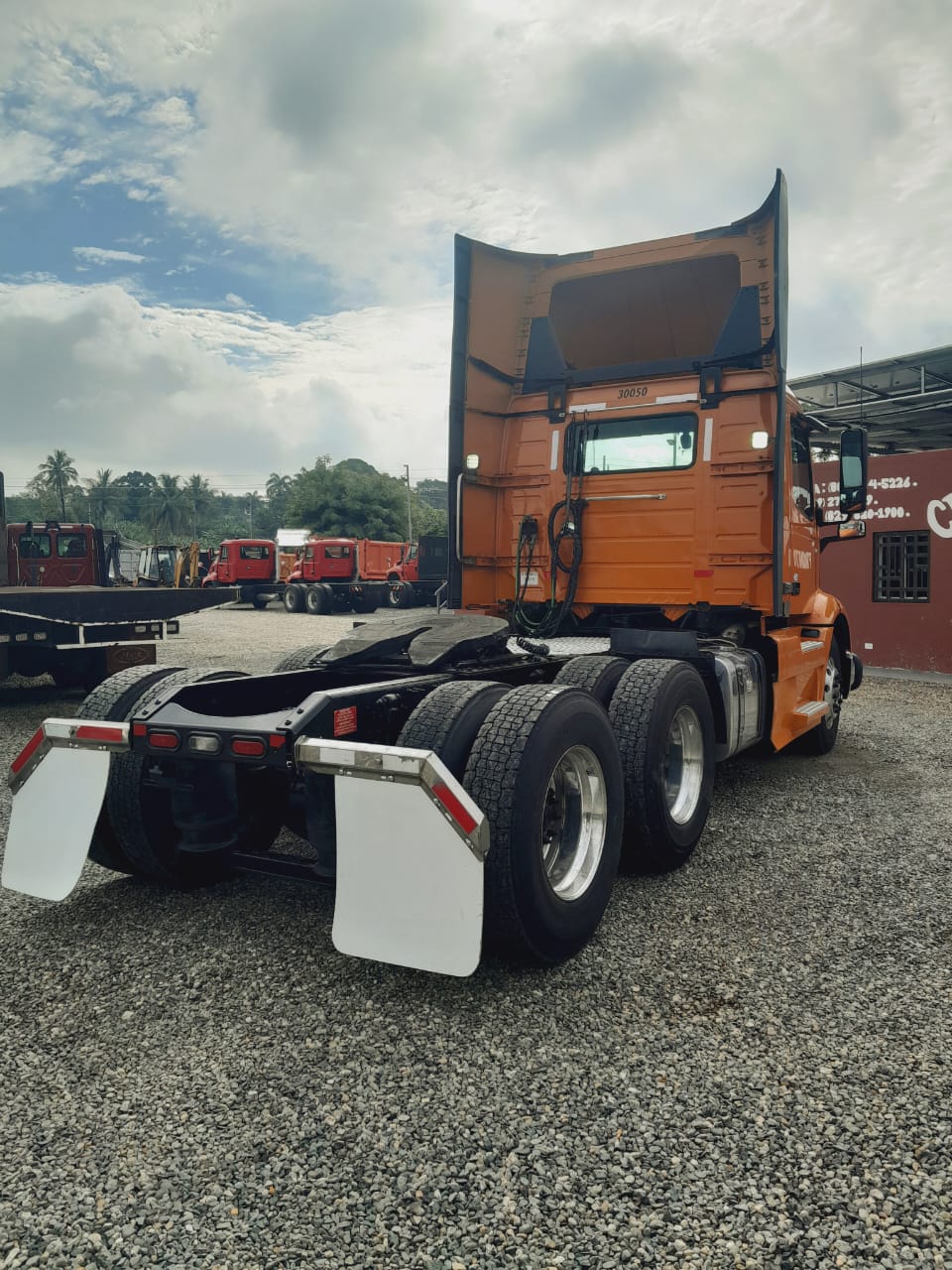 camiones y vehiculos pesados - VOLVO NVR AÑO 2019  5