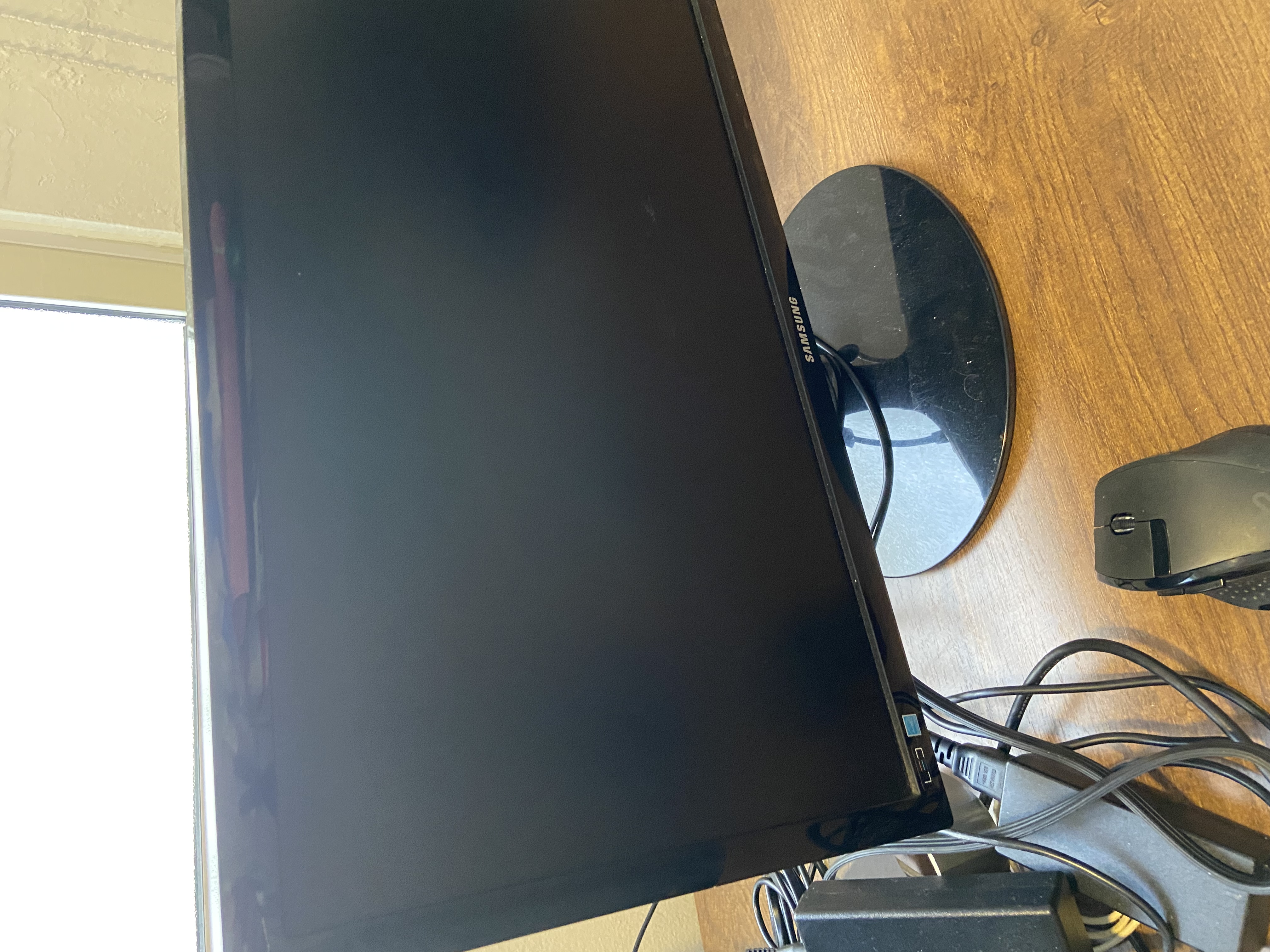 articulos de oficina - Escritorio de IKEA y pc  3
