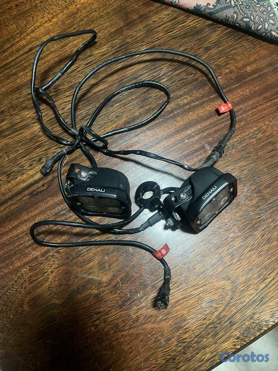 accesorios para electronica - Juego de 4 luces Led DENALI con ramal y bases 1