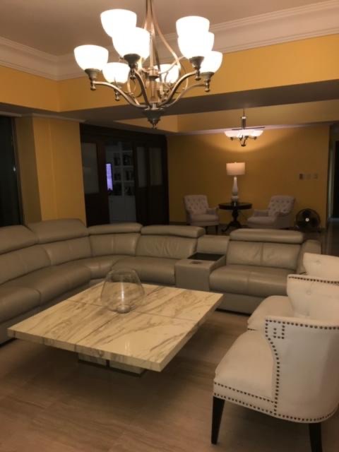 apartamentos - Vendo apto en Malecon Center piso alto 
362. Mt2. 
3 habitación 
3.5 baños 
