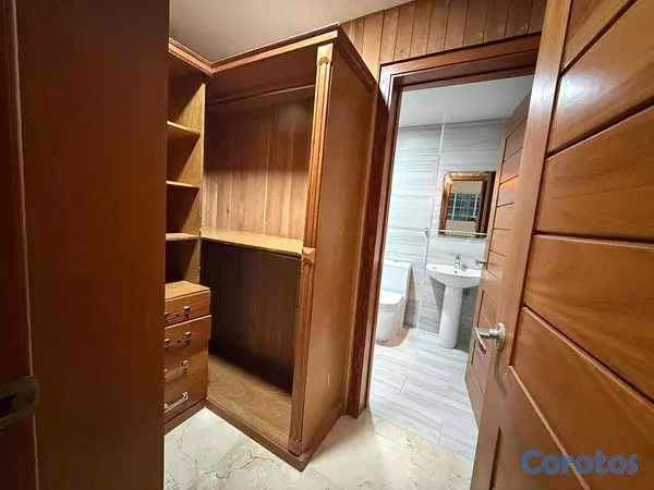 apartamentos - Amplio apartamento en alquiler en Evaristo morales 8