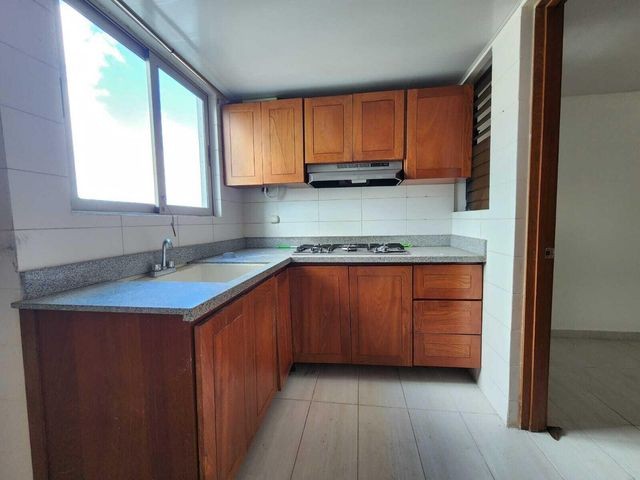 apartamentos - Apartamento en venta #24-1089 amplio balcón, 3 dormitorios, ascensor, piso alto. 3