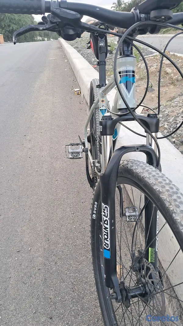 bicicletas y accesorios - bicicleta KHS, aro 29 L,  negociable  7