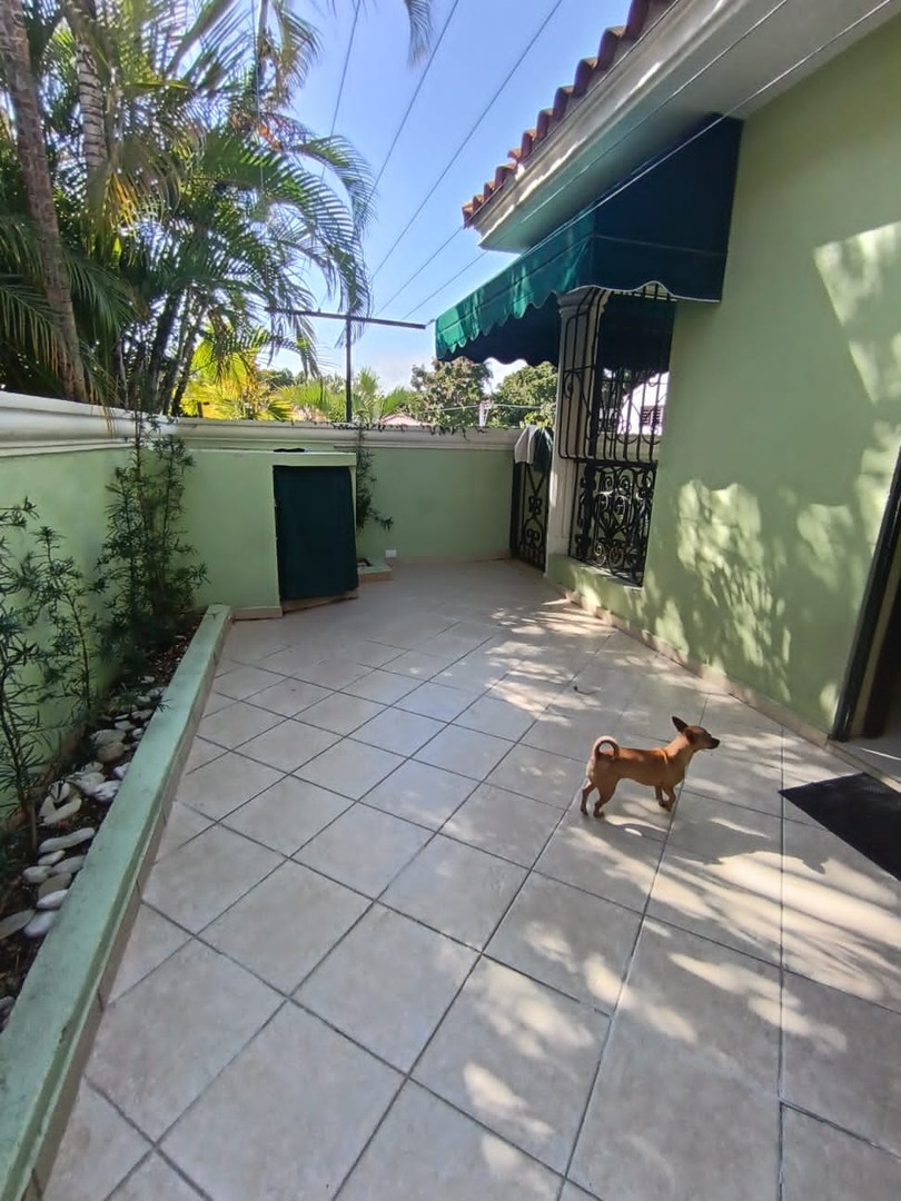 casas - Se vende de oportunidad Casa de dos niveles Cerros de Arroyo Hondo 
USD$425,000 5