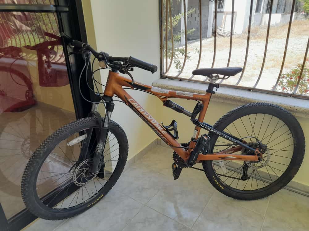 bicicletas y accesorios - SE VENDE BICICLETA 0
