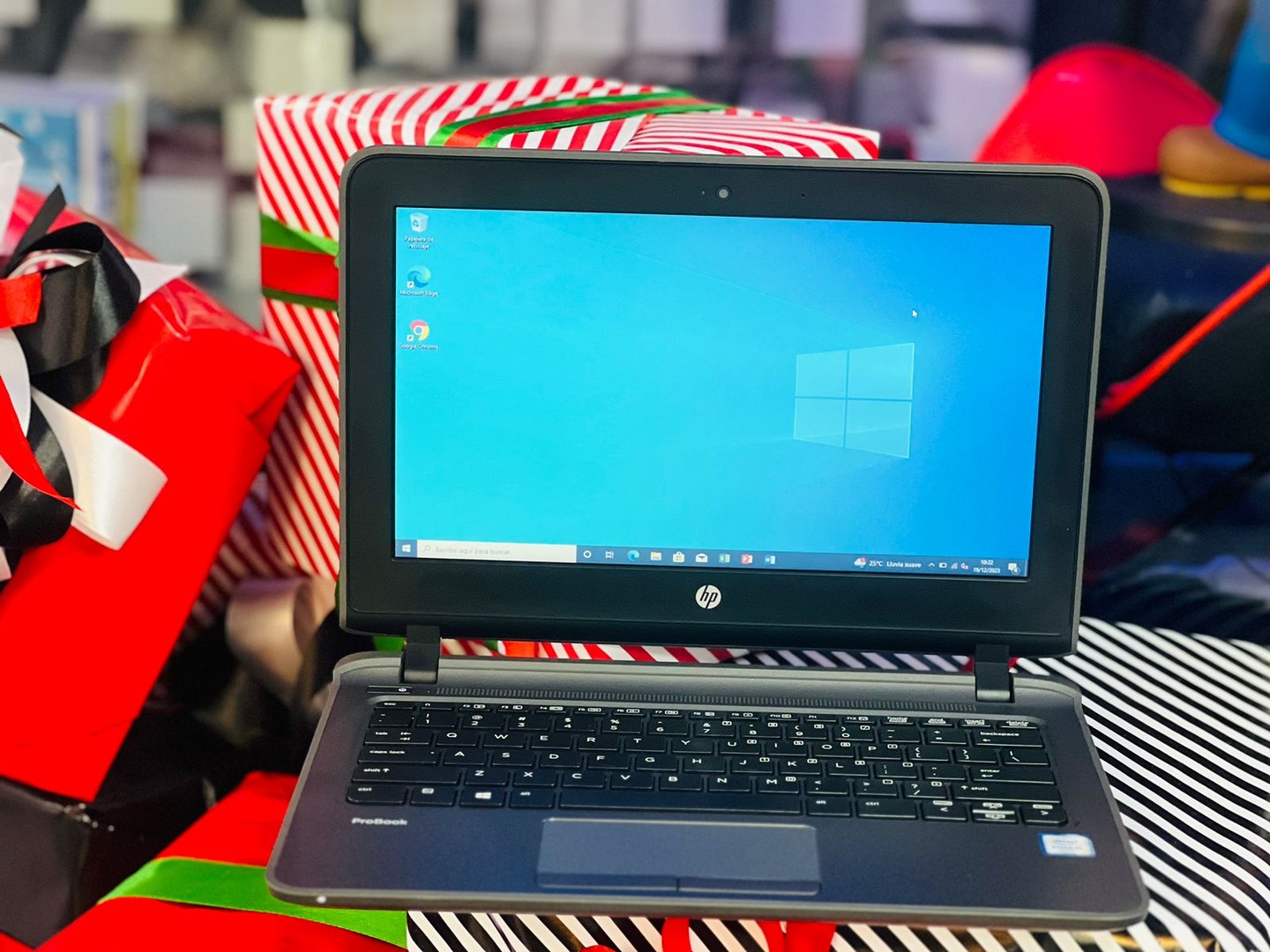 computadoras y laptops - Hermosa Laptop HP i3 6ta gen 128 GB SSD, incluye garantia.  0