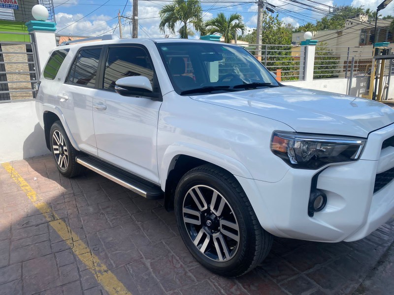jeepetas y camionetas - Toyota 4runner sr5 Premium 2018 7