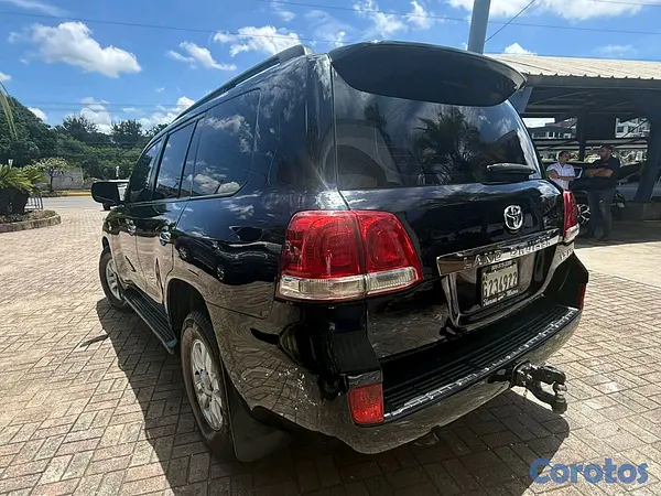 jeepetas y camionetas - Toyota land cruicer vxr 2011 4
