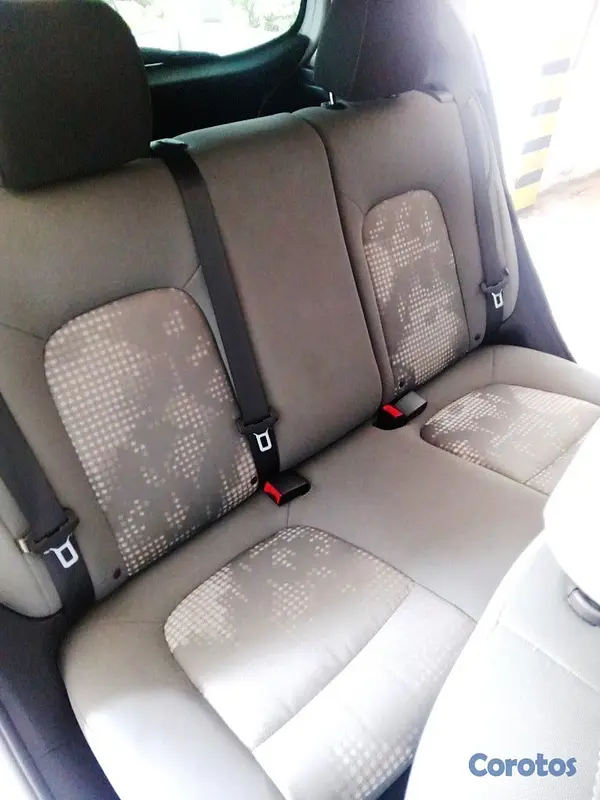 carros - Chevrolet Sonic LS Hatchback 2015 (Mecánico) 16