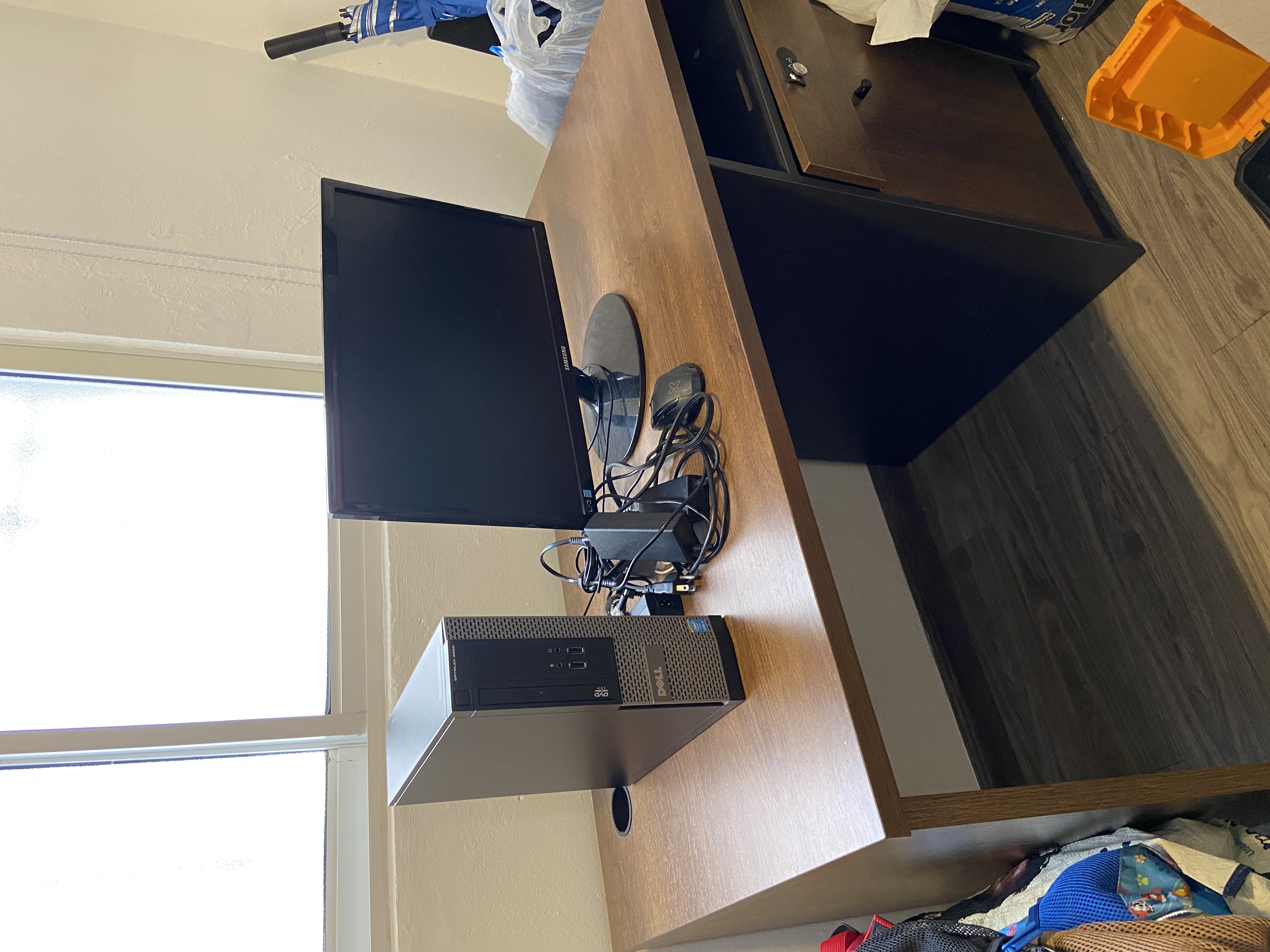 articulos de oficina - Escritorio de IKEA y pc  4