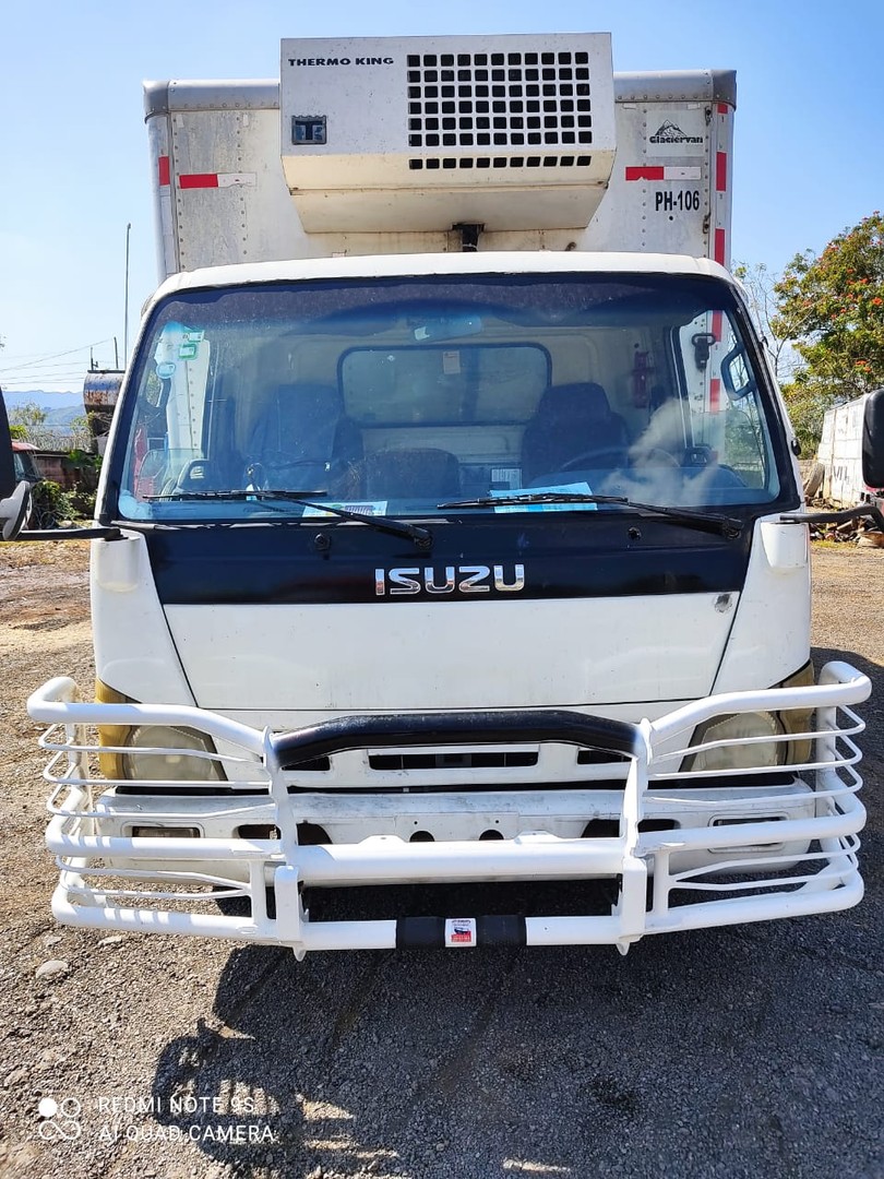camiones y vehiculos pesados - Camion Isuzu NPR (mecanico) año 2006 con sistema Thermo king