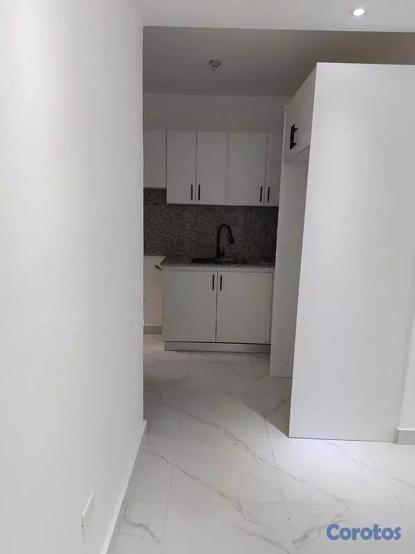 apartamentos - Tercer nivel remodelado, Urb. Tropical 4
