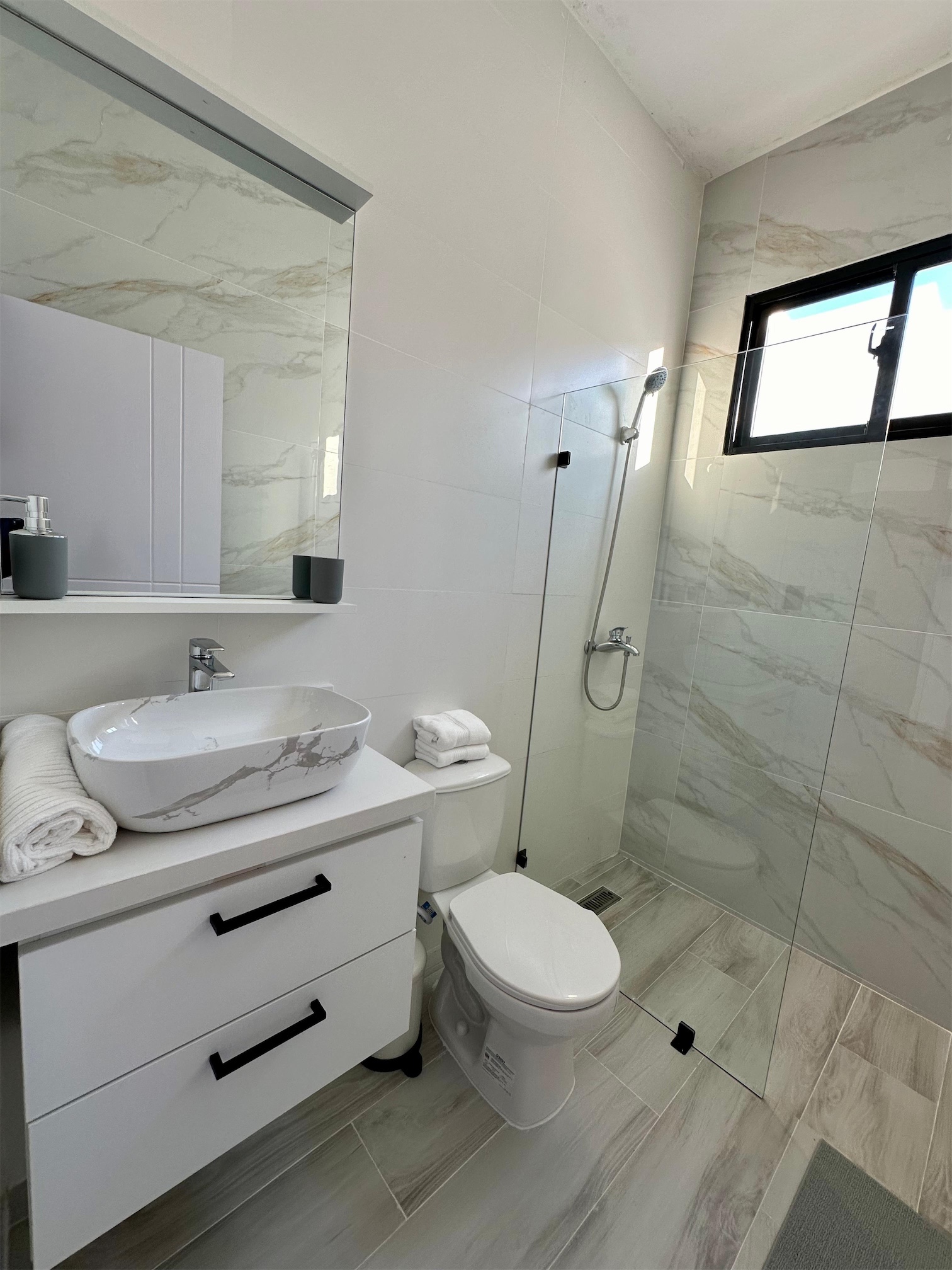 casas vacacionales y villas - Venta de Villa con piscina en punta cana reserva con 3000 dólares zona turística 9