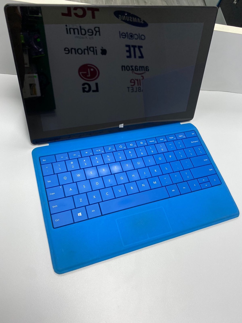 computadoras y laptops - Microsoft Surface Pro 2 i5-4300U 2.5GHz 4GB RAM 128GB SSD Windows 10 + TECLADO