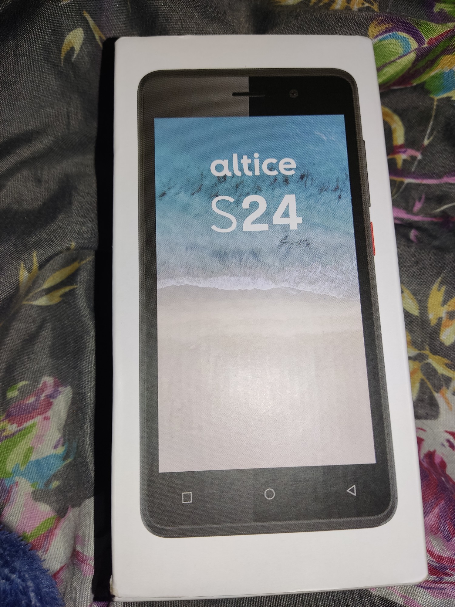celulares y tabletas - Celular Altice S24 Black