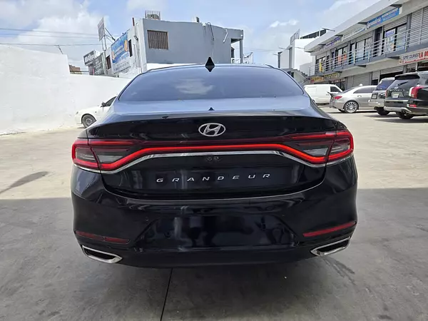 carros - HYUNDAI GRANDEUR 2018 NEGRO 4