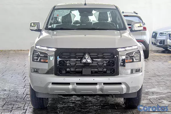 jeepetas y camionetas - Mitsubishi Motors L 200 7