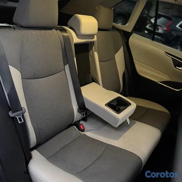 jeepetas y camionetas - TOYOTA RAV4 XLE 2022 9