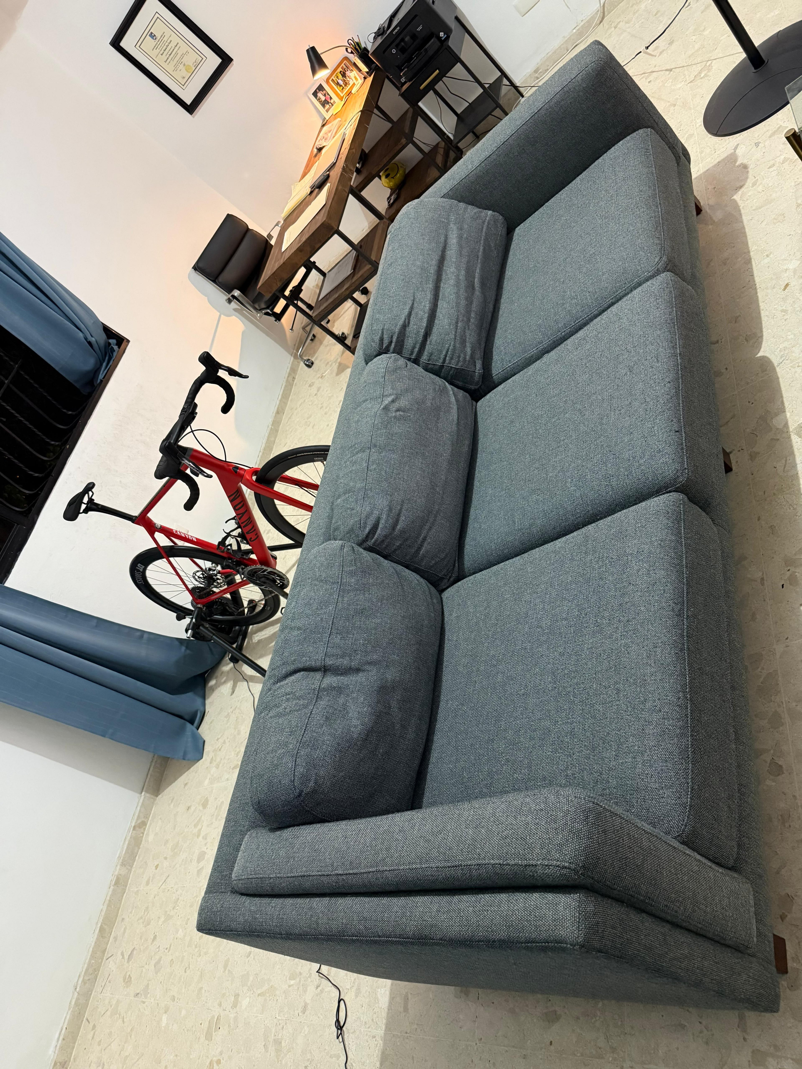 muebles y colchones - Sofá Room & Board 3 puestos – Moderno y elegante 3