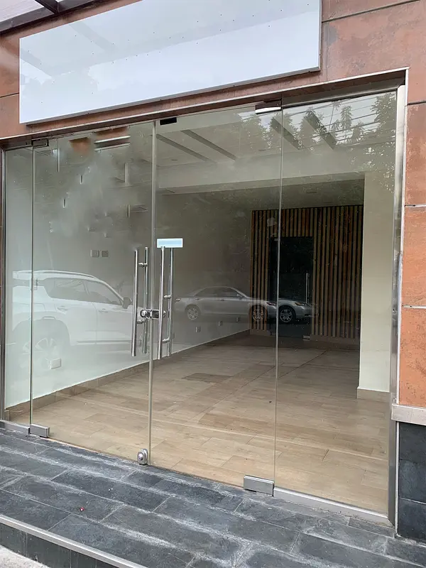 oficinas y locales comerciales - Local amplio en primer nivel 4