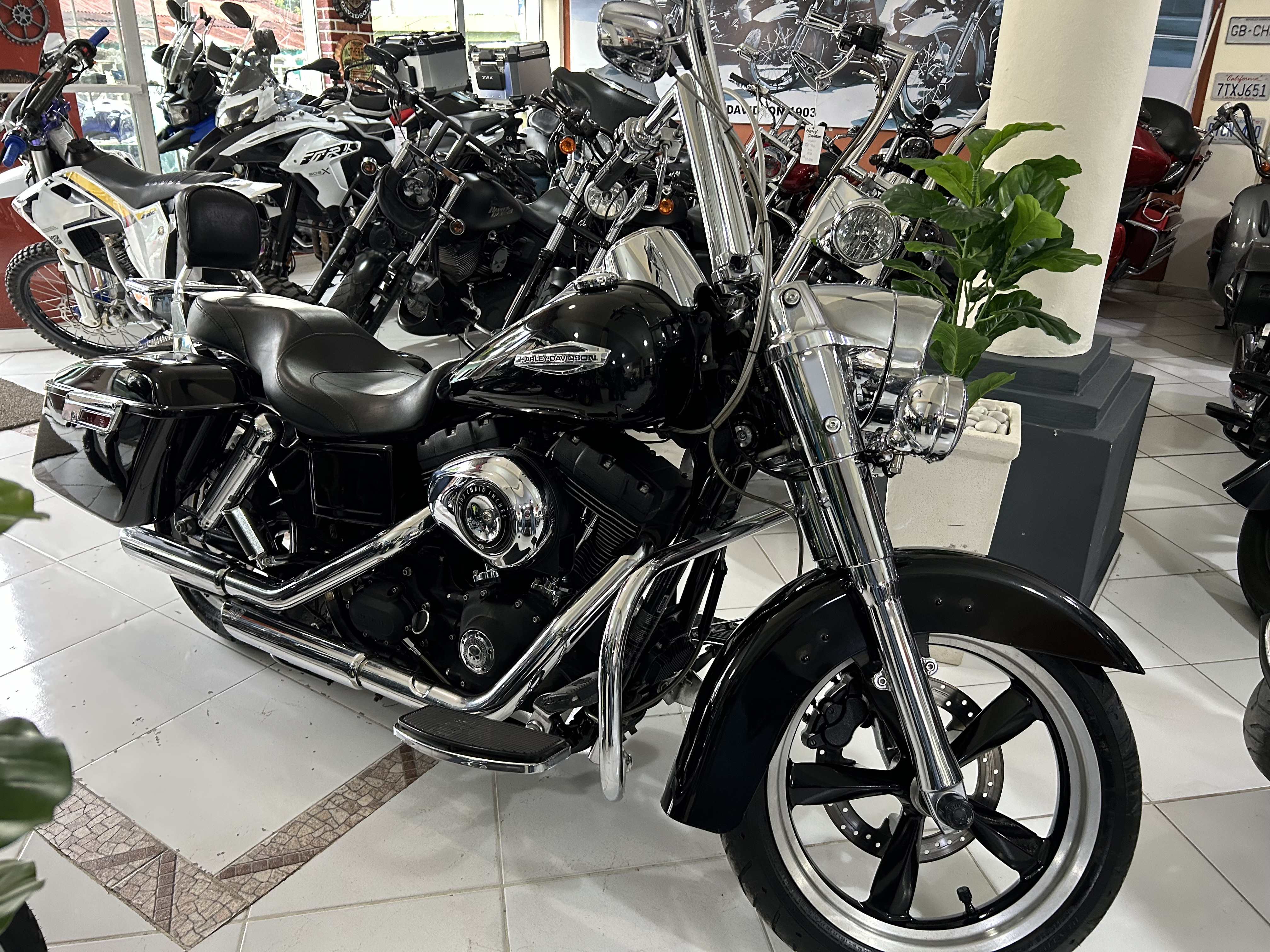 motores y pasolas - Harley Davidson Dyna Switchback  0