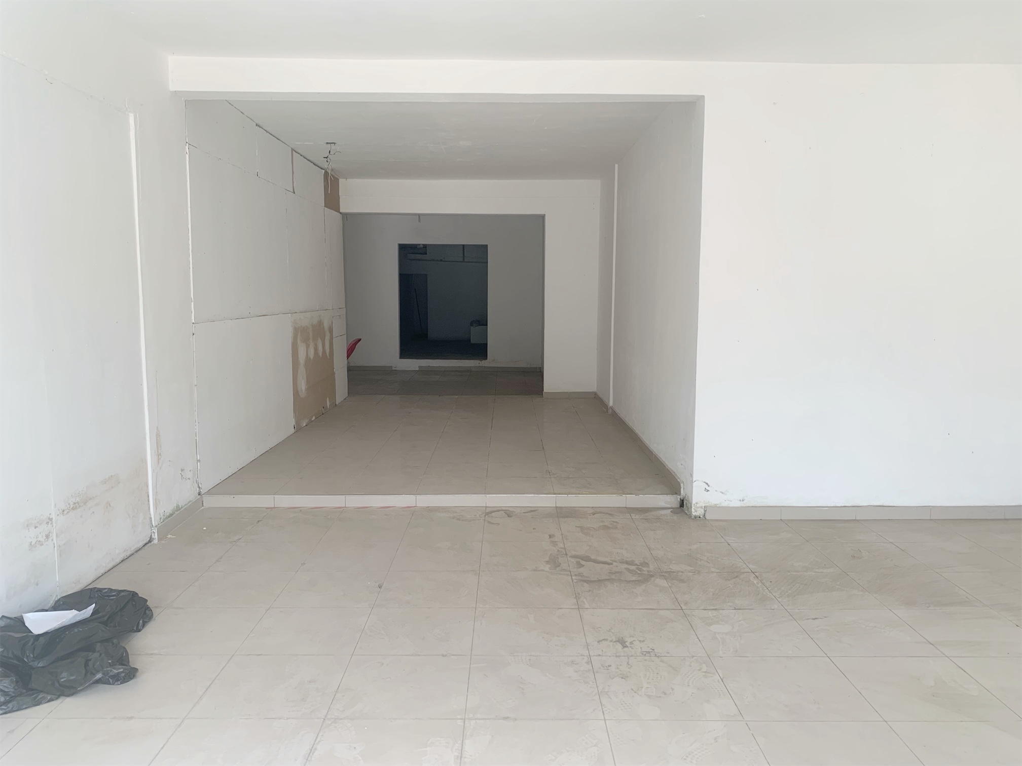 oficinas y locales comerciales - Locl amplio y céntrico  4